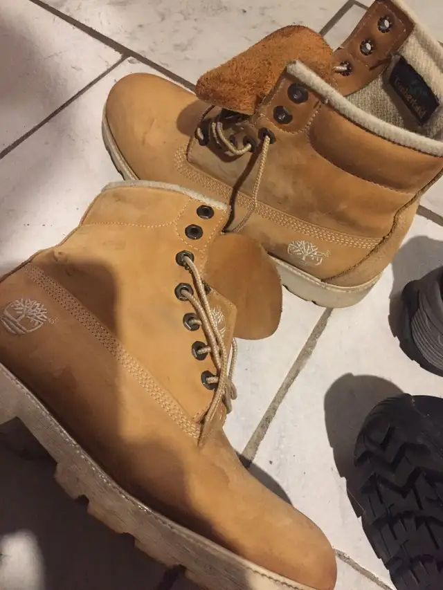 Chaussures 1 pour travail et 2 pour l’hiver,automne propre . in Men's Shoes in Laval / North Shore - Image 8