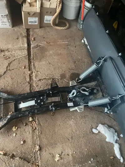 72” click n’ go used twice ,plow markers ‘and rubber flap included , polairs ranger bracket probably...