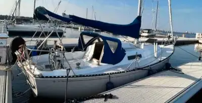 C&C 30 Mark 1 sailboat. 1973 Recent survey from spring 2024 Located in Niagara on the Lake. -Atomic...