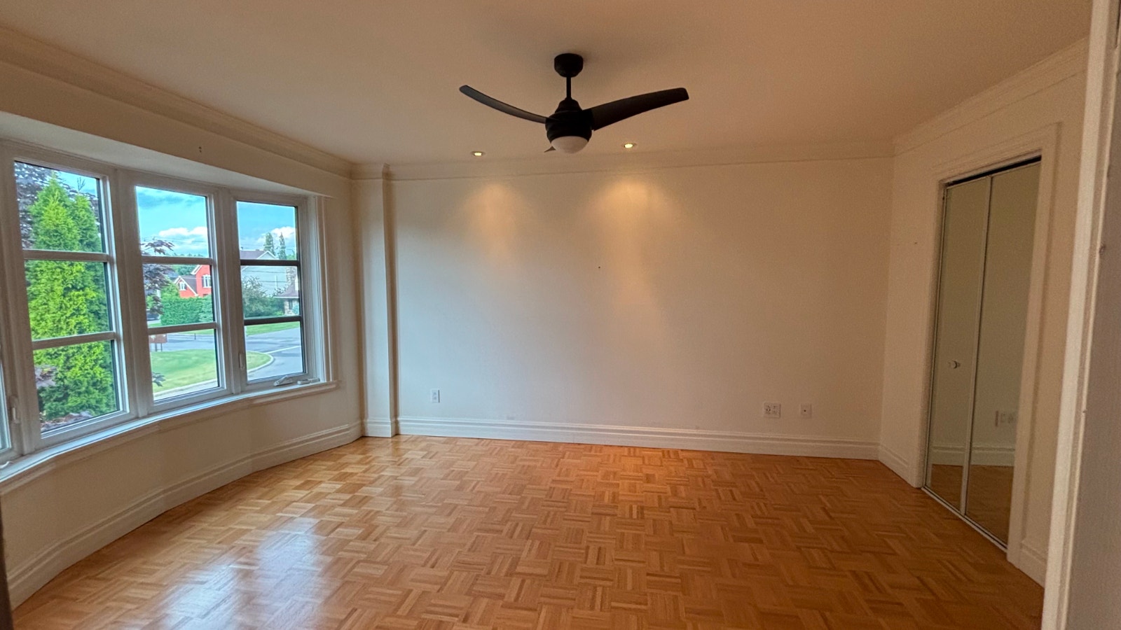 7 1/2 A LOUER TRIPLEX ,TRANQUILLE, ÉCLAIRÉS, — photo 2