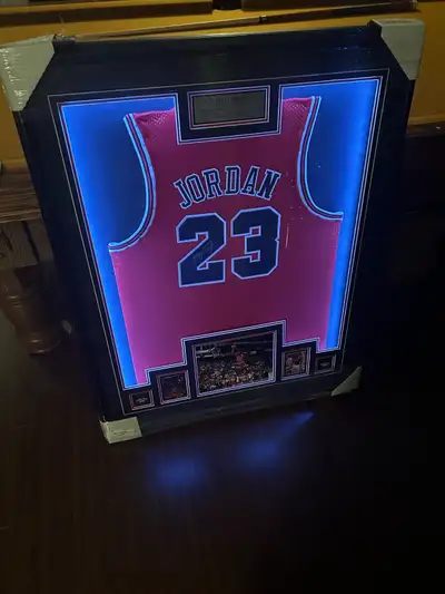 Michael Jordan signed Chicago Bulls prof framed jersey with COA , View more
