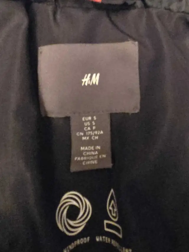 H&M winter puffer jacket size adult small in Men's in City of Montréal - Image 3