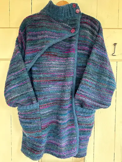 Vintage Bonda Pure Wool Sweater Coat Size M- larger fit Pure Virgin Wool 3 button neck closure 2 poc...