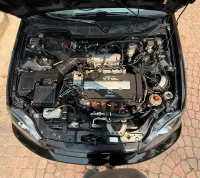 2000 Honda Civic SIR US-spec EM1 SI = Canadian SIR EM1 Bought his car in Texas, zero rust, mostly st...