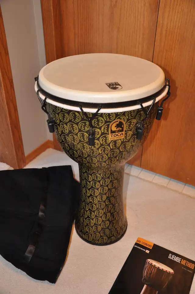 Toca Djembe + Carry Bag + Hal Leonard64589975833218121