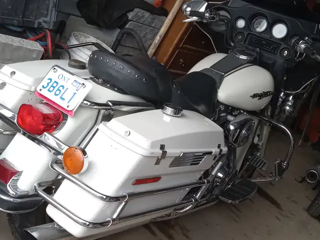 Motorcycle in Touring in Ottawa - Image 4