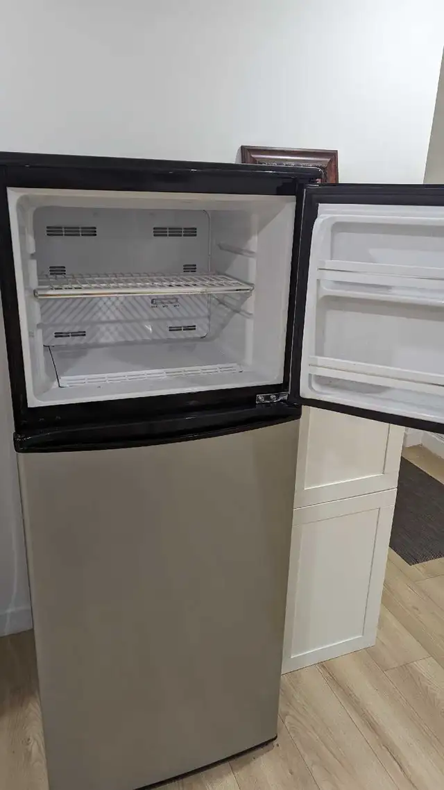 frigo congélateur , fridge freezer DANBY in Refrigerators in City of Montréal - Image 5