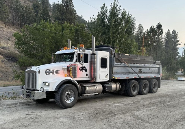 2006 Kenworth Tri Axle Dump Truck in Heavy Trucks in Penticton