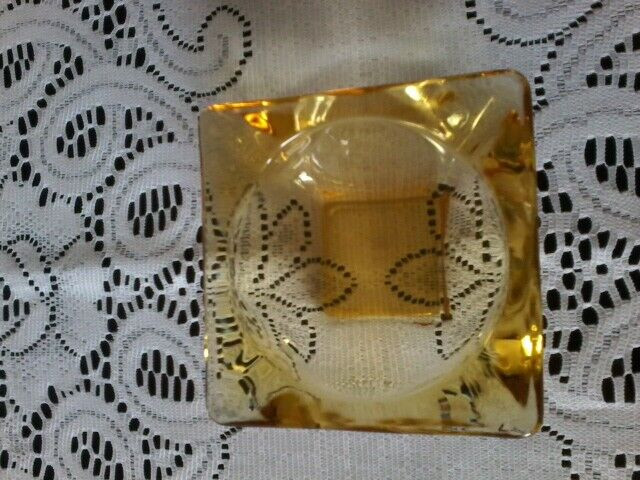 Vintage Amber Glass Ashtray in Arts & Collectibles in Ottawa