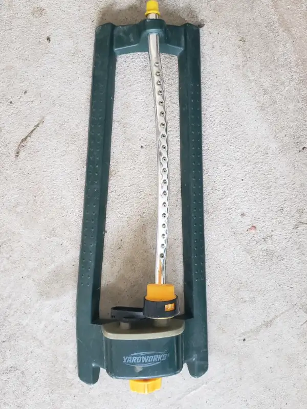Yardworks Oscillating Lawn Sprinkler in Outdoor Tools & Storage in Mississauga / Peel Region - Image 2