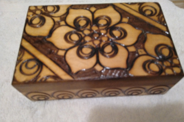 Vintage Wooden Polish Folk Art Jewelry Box in Jewellery & Watches in Oakville / Halton Region - Image 2