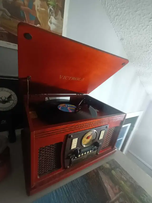 Record player in Other in Edmonton - Image 4