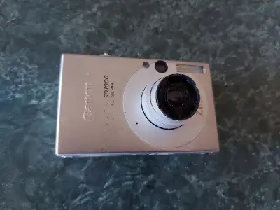 Canon SD1000 camera, View more