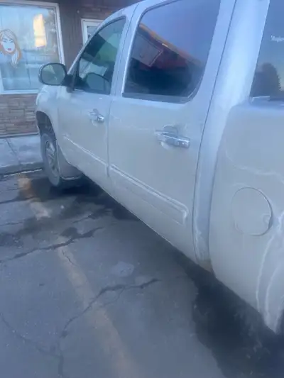 Selling 2012 gmc 1500 4x4 quad cab Run great , no issues known . Replaced transmission last year 345...