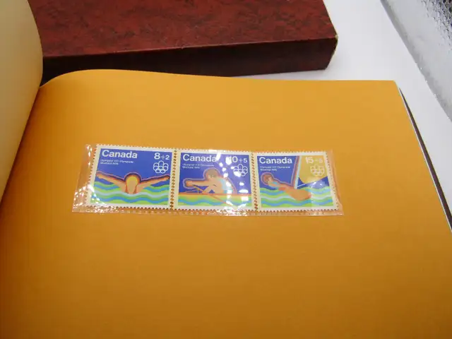 TIMBRE ALBUM 1976 OLYMPIQUE in Arts & Collectibles in Longueuil / South Shore - Image 3