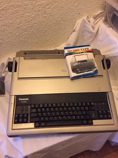 Electronic Typewriter PANASONIC Modèle KX-E400