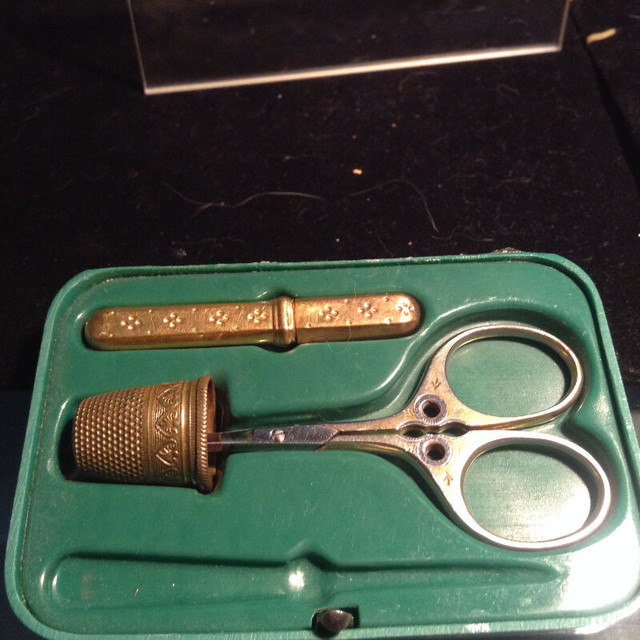 VINTAGE OLD SEWING KIT SET in Arts & Collectibles in Vancouver - Image 2