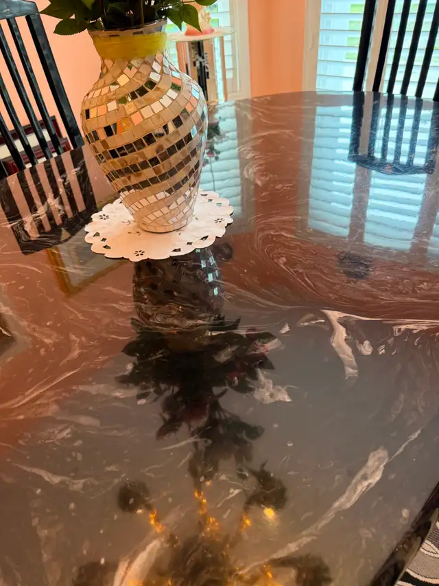 Oval Marble Dining Table Set in Dining Tables & Sets in Barrie - Image 3