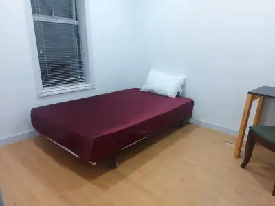 Short‑term lease takeover available from December to April. Clean private room in a shared home in N...