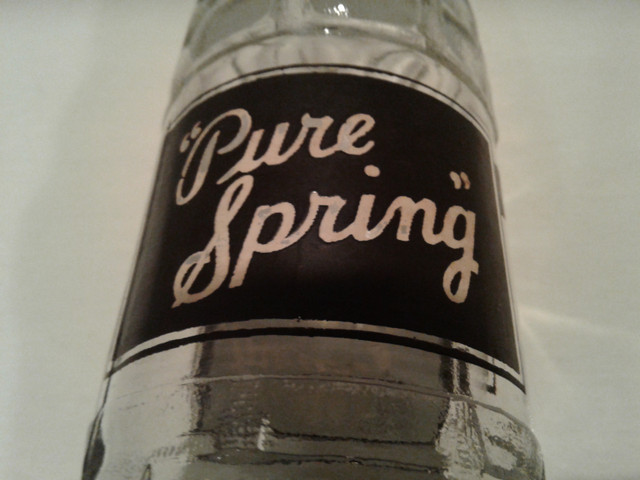 VINTAGE 1953 PURE SPRING 10 OUNCE POP BOTTLE in Arts & Collectibles in Kawartha Lakes - Image 3