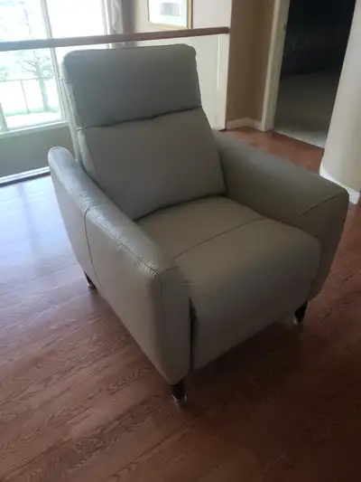 TOP GRAIN LEATHER RECLINER (REDUCED), View more
