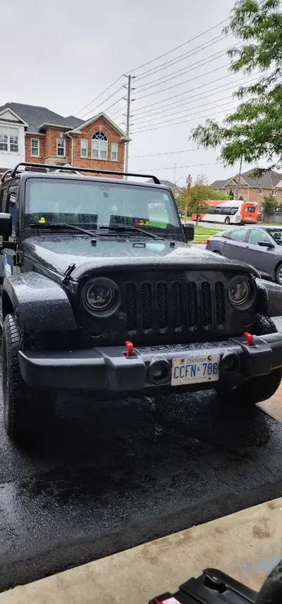 Jeep wrangler jku 4 doors loaded with air power steering power doors locks power windos 2nd owner so...