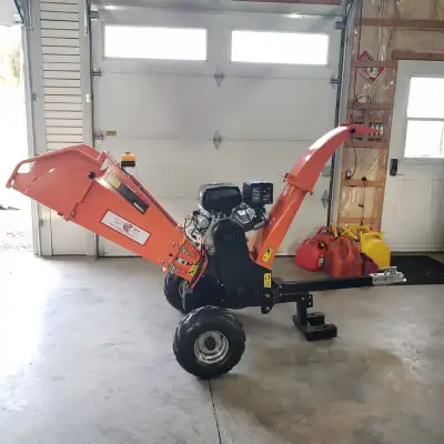 Déchiqueteuse de bois. Wood chipper En stock., View more