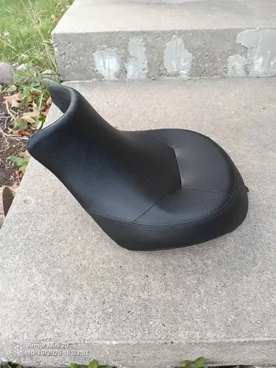 Seat from the Kawasaki Vulcan 650 s . It's the standard ergo seat. Great condition. Only asking 150...