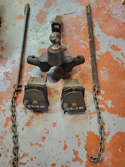 Selling Blue Ox SwayPro Weight Distributing System trail hitch its 6 years old it pulled a 5000lbs t...