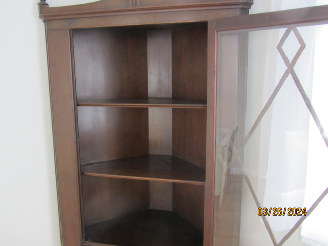 Antique walnut  corner display cabinet in Hutches & Display Cabinets in St. Catharines - Image 3