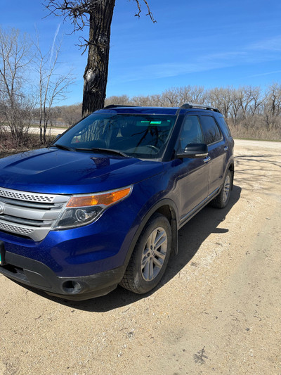 2013 Ford Explorer XLT with moon roof saftied