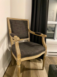 Chaise de type antique / antique  chair 
