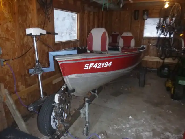 14ft Lund Fishing Boat – 30HP Mercury – Trailer – Trolling Motor in Other in Winnipeg - Image 6