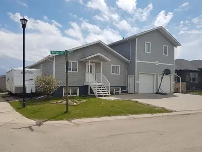 https://www.realtor.ca/real-estate/28489733/48-whitewater-place-yorkton