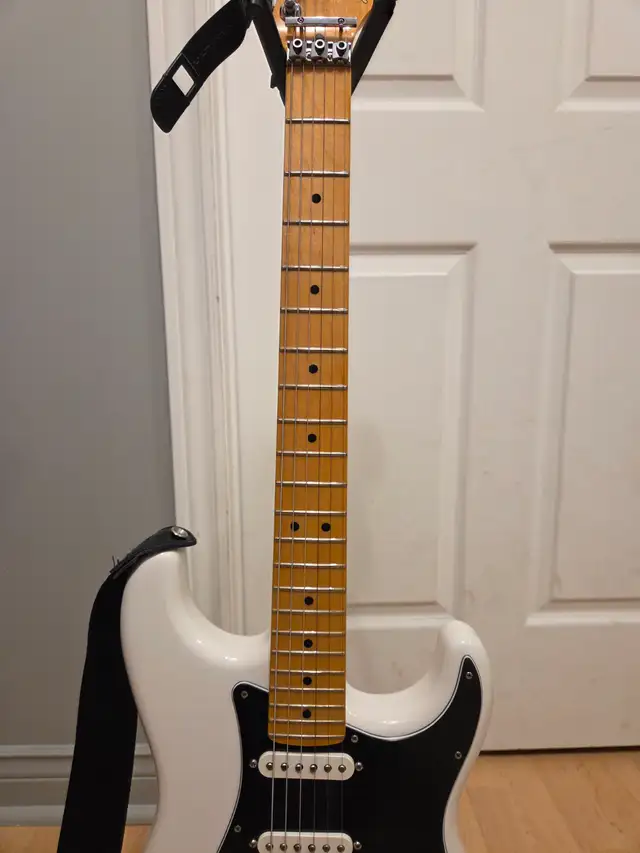 Fender Player Stratocaster HSS Floyd Rose with PRS gig bag $1100 in Guitars in Mississauga / Peel Region - Image 5