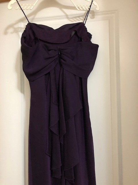 Beautiful long gown with ruching-size 6 in Women's - Dresses & Skirts in Winnipeg
