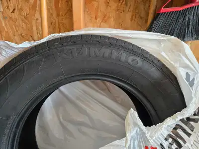 Kumho Tire, gently used on a Hyundai vehicle. P 235/65R 17 103T M+S