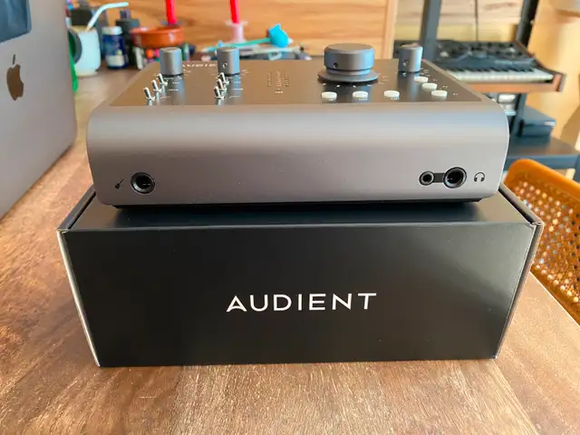 Audient ID24 10-in/14-out Audio Interface62865711725314122