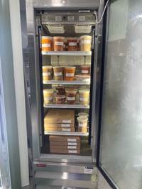 Upright retail display freezer 