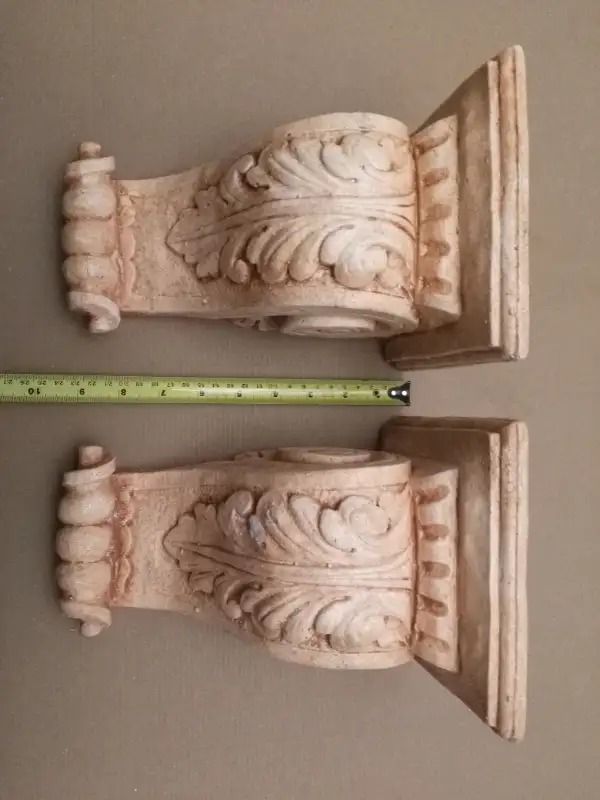 Plaster leaf wall corbel in Home Décor & Accents in Markham / York Region - Image 2