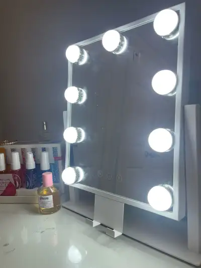 Hollywood Mirror, View more