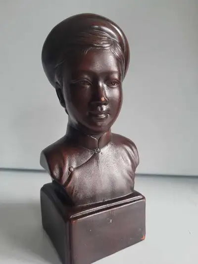 buste en terre cuite de L’École Professionelle de Biên Ho, View more