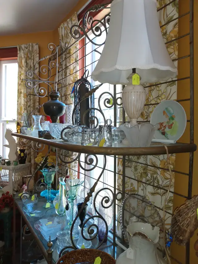 Lg Antique French Baker's Rack - Iron & Brass w Glass Shalves in Bookcases & Shelving Units in Oshawa / Durham Region - Image 9