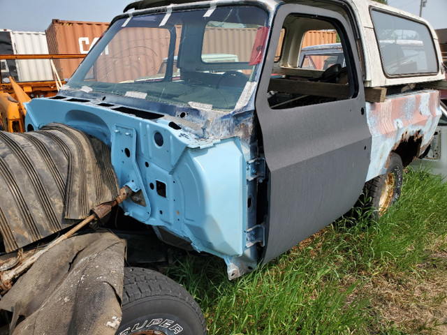 1973 K5 Blazer Project Lots Parts Work Done. Drive Train Intact in Classic Cars in Strathcona County - Image 2