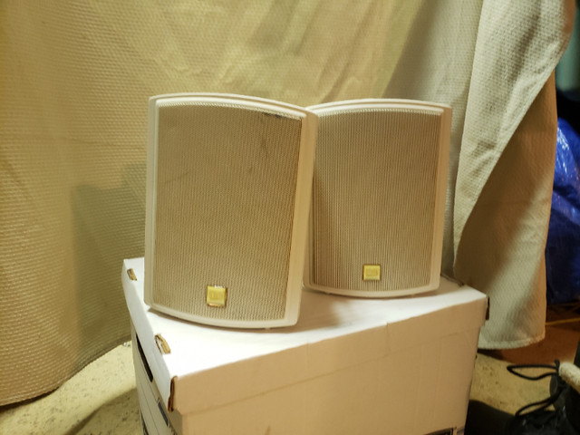 MG Electronics MG-SB-700W Indoor / Outdoor Speaker System in Speakers in Ottawa
