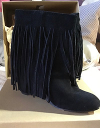 Womens size 6 wedge boot
