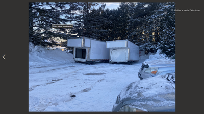 BOÎTES AVEC PORTE SUR COTÉ ET PORTES GARAGE ARRIÈRES 16PIEDS.