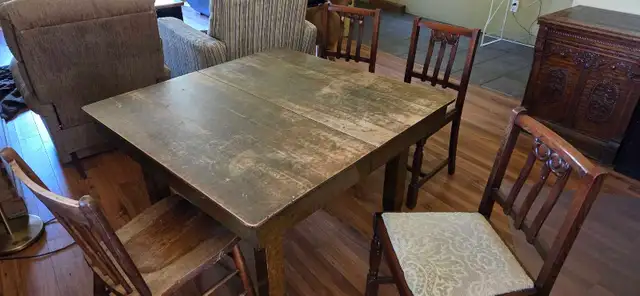 Antique Dining Table Set