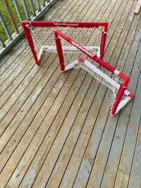 Plastic knee hockey nets