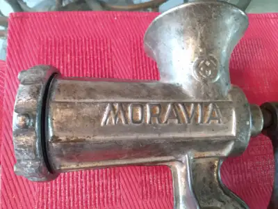 MOULIN A VIANDE MORAVIA UN 10 POUCE 40$ VINTAGE, View more